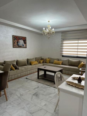 Cosy appartement avec piscine et parking
